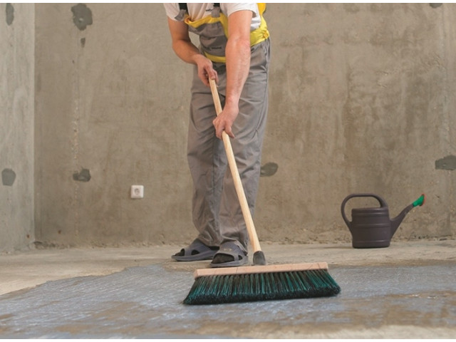 Как сделать финишное выравнивание пола под ламинат, линолеум? | Weber ...